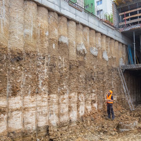 Quality control at a pile retaining wall